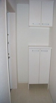 山手曙橋マンションの玄関|シューズボックス