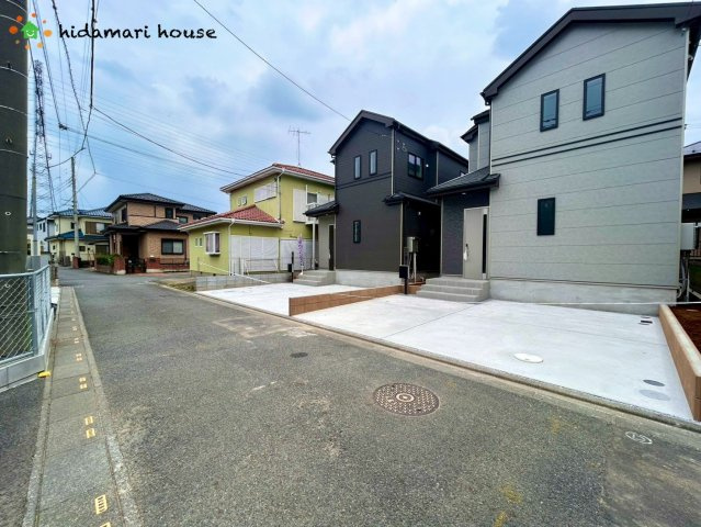 第6北本東間　新築戸建　ハートフルAの前面道路含む現地写真