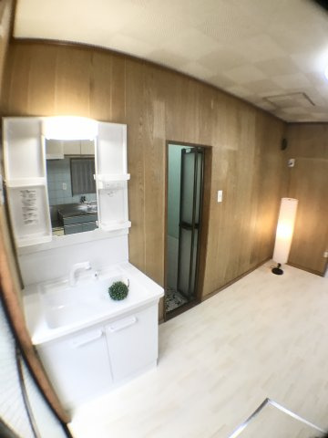 ペディハウス　尼崎市西立花（オーナチェンジ）の独立洗面台|朝の支度にも助かる、独立の洗髪洗面化粧台