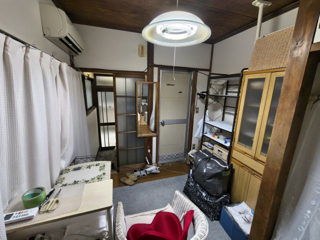 旧浦野邸の居間・リビング|こちらの居間で趣味の時間をお楽しみください