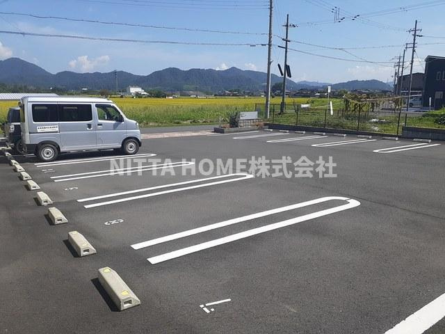 福知山市石原４丁目のアパートの駐車場