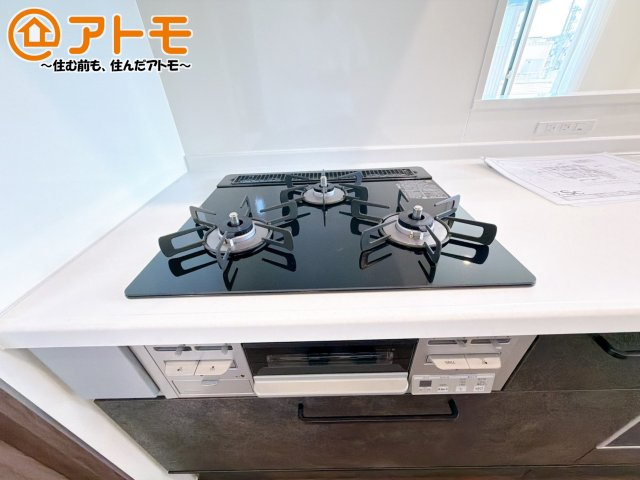 【設備】 | 沼津市大岡Ⅸ　分譲住宅　3号棟 | ３口コンロは使い勝手がよくお料理も楽しくなりそうです♪
