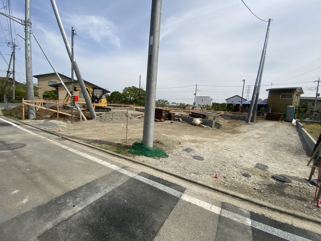 新築　高崎市新町第12　クレイドルガーデン　１号棟の前面道路含む現地写真|現地写真　北西側接道幅員約4ｍ