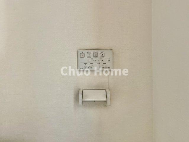 グランヴィラ綾瀬の内装|【ウォシュレット】清潔に使いたいお手洗いには最適な設備です。もちろんウォームレットも標準装備です。