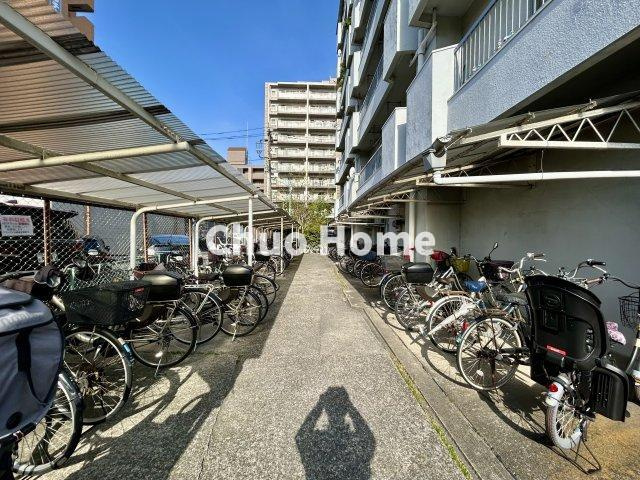 グランヴィラ綾瀬の駐輪場|【自転車置き場】最新の空き状況や費用などの詳細は担当スタッフまでお問い合わせください。