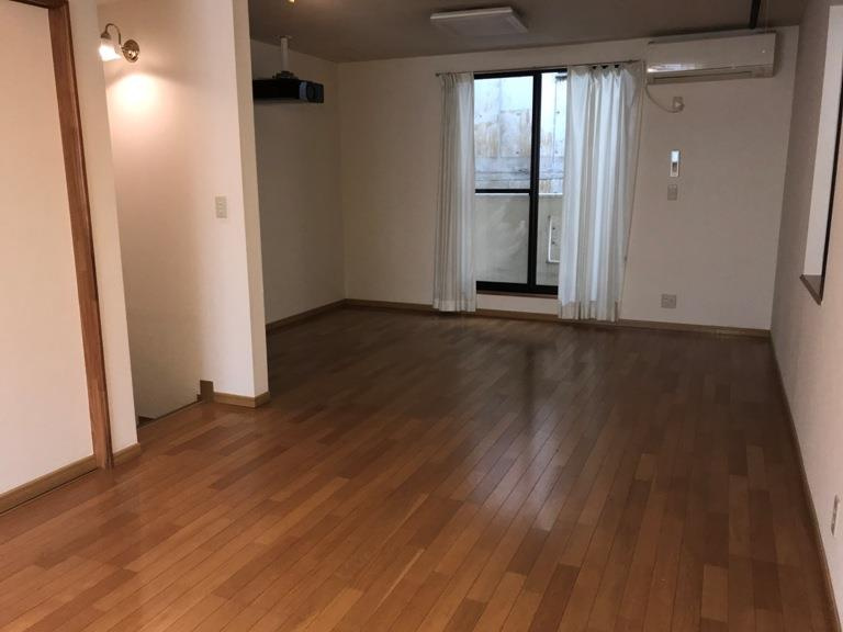 六本木戸建の居間・リビング