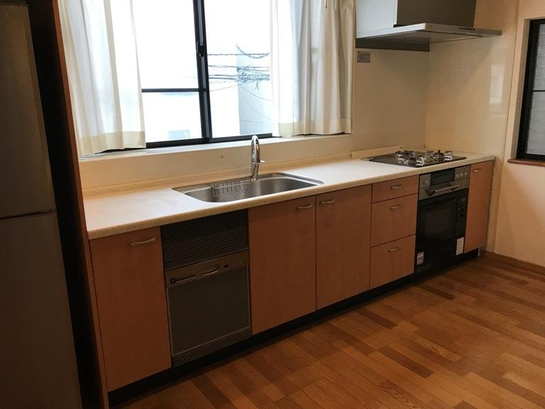六本木戸建のキッチン