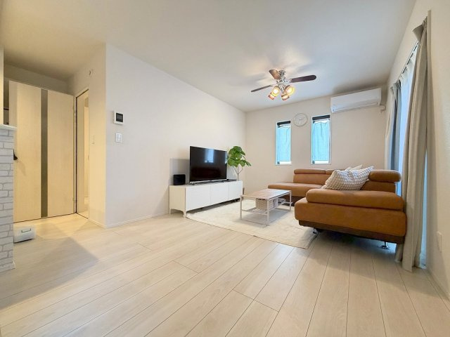 八潮市古新田　中古戸建の居間・リビング|◆室内大変キレイにお使いです◆