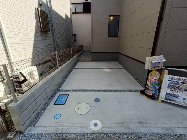 八潮市　二丁目　新築戸建　全1棟の駐車場|施工例です