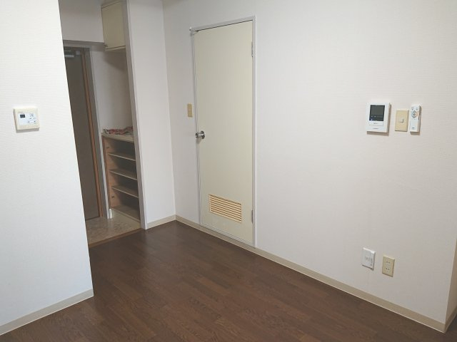 藤平ビルの玄関|シューズボックスも完備