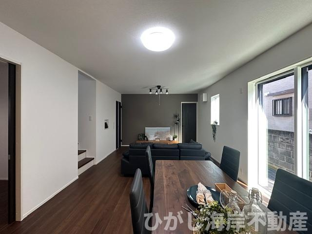 平塚市山下1丁目　新築戸建　全2棟の居間・リビング|17帖　LDK