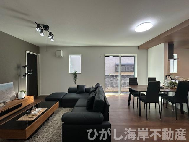 平塚市山下1丁目　新築戸建　全2棟の居間・リビング|17帖　LDK