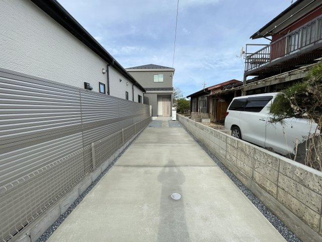 新築戸建・新築建売　玉村町五料　芝根小学校・玉村南中学校の駐車場|駐車場は縦列3台駐車可能です！