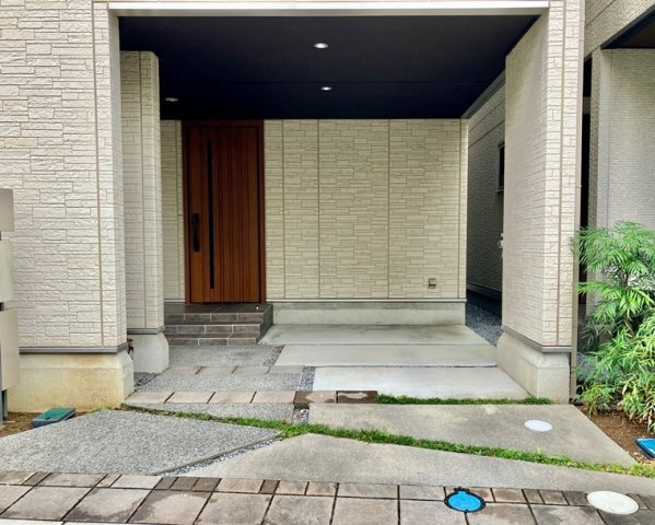 辻戸建の駐車場