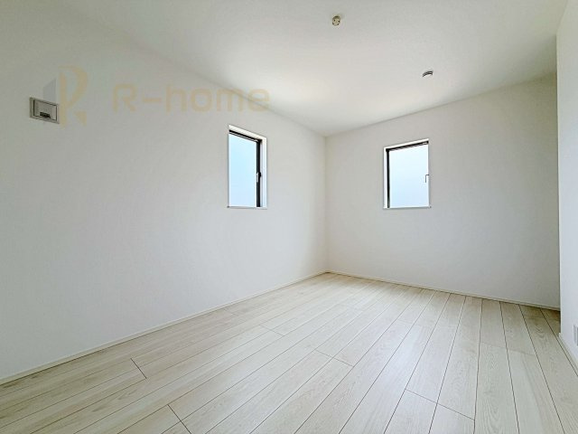 取手市野々井第1期　新築戸建て　2号棟の洋室|2面窓の風通しの良い洋室です♪差し込む暖かな陽当たりで、室内がくつろげる空間に早変わりです♪