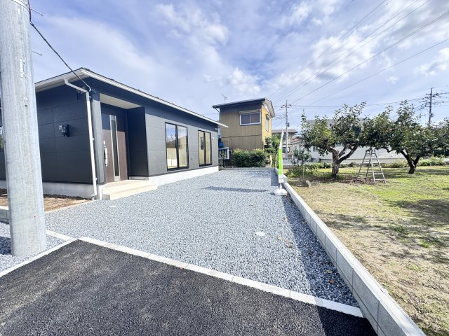 新築　高崎市新町第12　クレイドルガーデン　3号棟の駐車場|現地写真　駐車スペースは2台分可能です！
