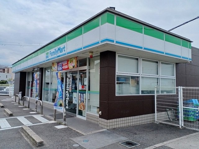 ウルー　アンジュⅠの周辺|ファミリーマート様まで350m