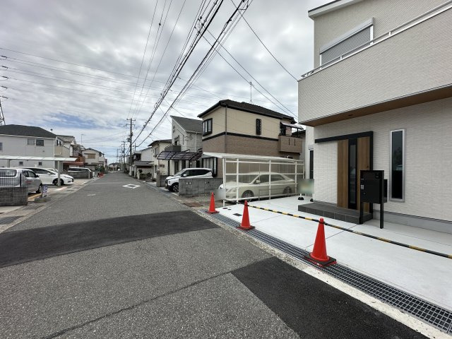 神戸市西区持子２丁目新築戸建の前面道路含む現地写真