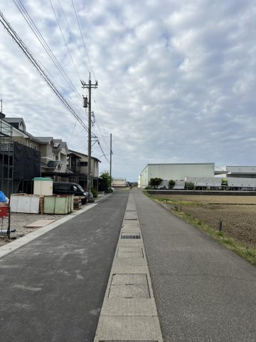 春江町江留中　新築戸建③の前面道路含む現地写真