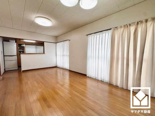 城陽市久世上大谷の居間・リビング|実写真と間取り図からCG再現した「空室リフォームイメージ」のため、実際と異なります。