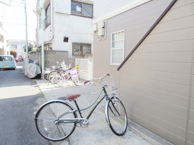 シャトーメープルのその他共用部分|自転車置場もありますよ。