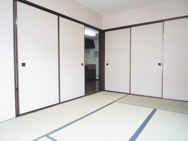 シャトーメープルの和室|6帖の和室です！