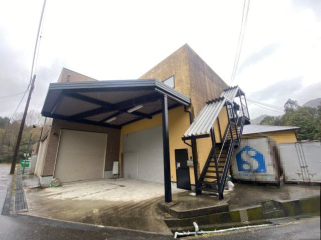 夢前町倉庫付事務所の外観