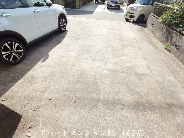ルフランイノの駐車場