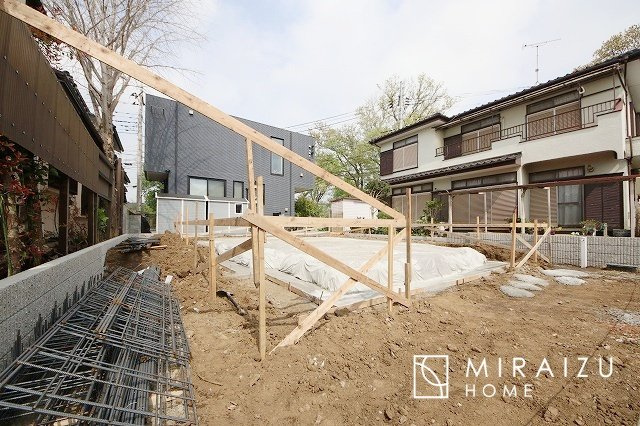 【外観】 | プライバシー性と開放感を高める住環境。陽当たりの良い開かれたロケーションを活かし、心地よい暮らしをプランニング

