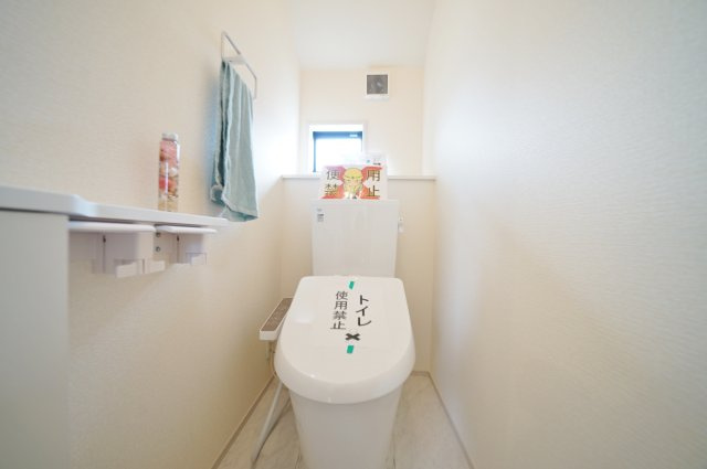 “前に何も建たない価値”川×緑地の抜け感｜敷地51坪×並列2台のゆとりある暮らし★仲介手数料無料★のトイレ