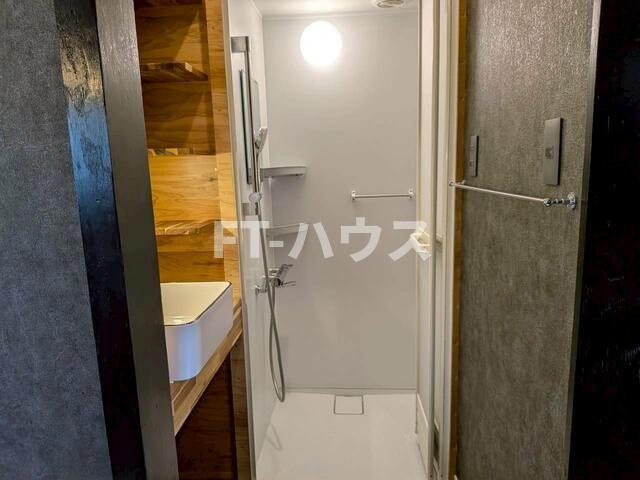 賃貸ガレージハウスの浴室