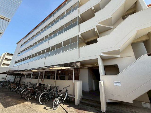 ジョイ嵯峨野の外観