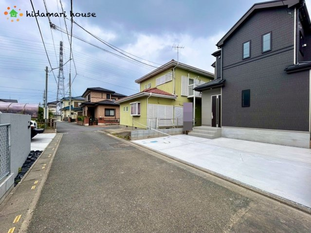 第6北本東間　新築戸建　ハートフルBの前面道路含む現地写真