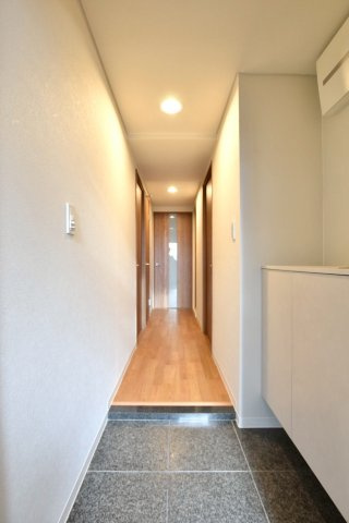 【ReDreaｍ】朝日プラザ宇治の玄関|全居室収納つき！ご家族一人ひとりの空間がすっきりお使いいただけます！室内（2026年4月）撮影