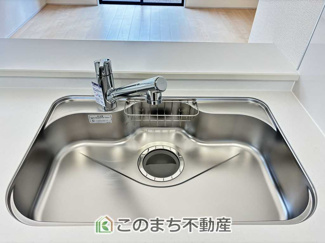 【キッチン】 | LiveleGarden.S　下野烏ケ森　2号棟 | カートリッジ式浄水機能付き台所水栓☆美味しいお水でお料理が作れます☆
