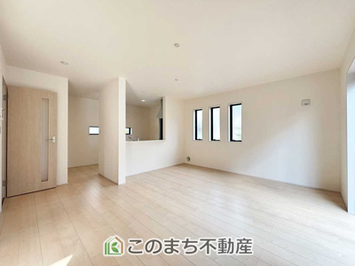 【居間・リビング】 | LiveleGarden.S　下野烏ケ森　2号棟 | 開放感のある大きなリビング♪
