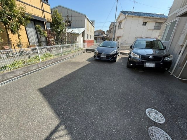 ツインズコートの駐車場