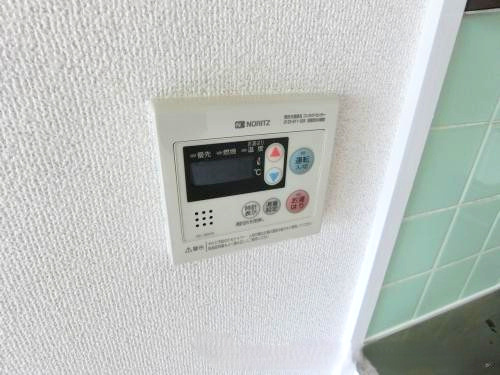 ロイヤルハイツ泉の設備|【防犯】モニター付インターホン、防犯にも安心です♪給湯システム♪