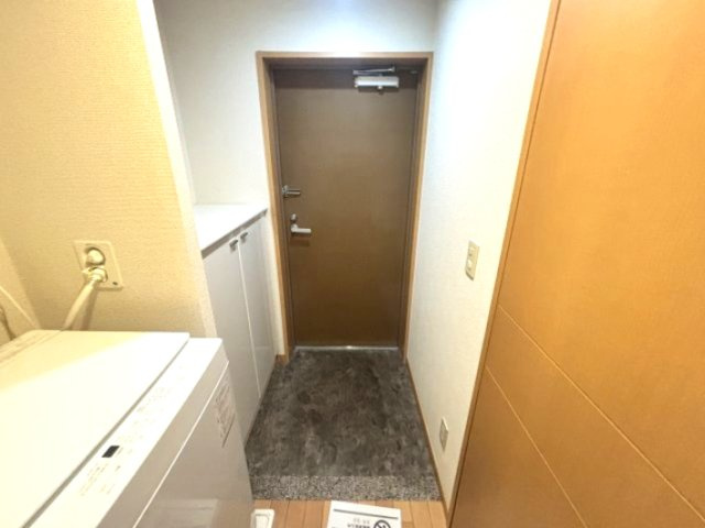 レジディア三宮東の玄関