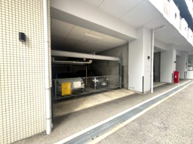 レジディア三宮東の駐車場