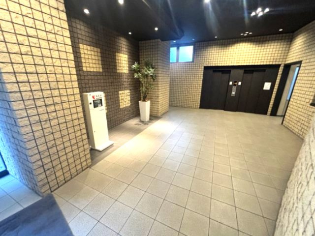 レジディア三宮東のエントランス