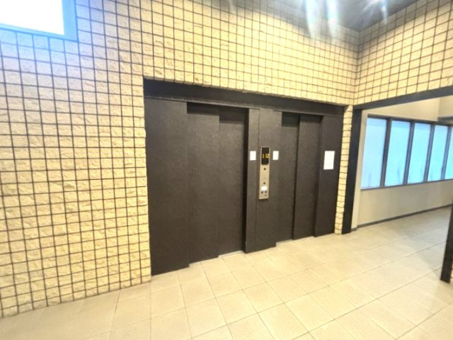 レジディア三宮東のエントランス