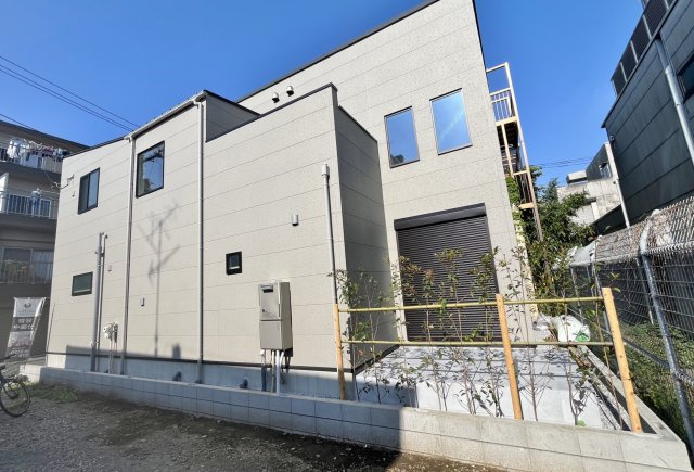 板橋区富士見町の居間・リビング|ご見学できます♪
家の中心でもあるLDKは17.5帖の開放感
一部、吹抜けを設けた明るく快適な家族団スペースです