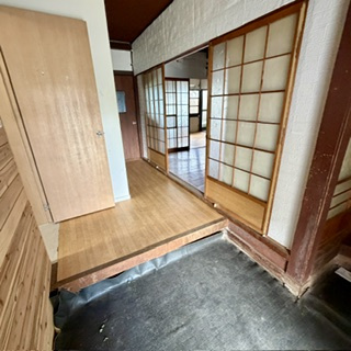 【玄関】 | 長浜市石田町貸家