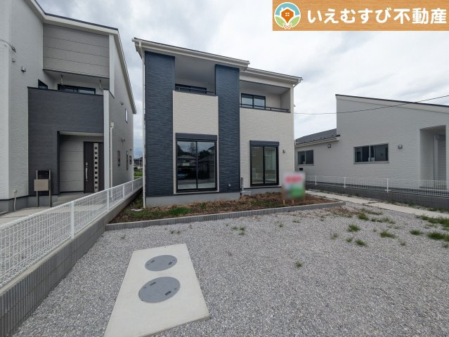 Livele Garden.S　大泉第16寄木戸の庭|BBQや駐車スペースにも
お車が多い時には駐車スペースにも出来る砂利敷き。BBQやプールも楽しめそう♪