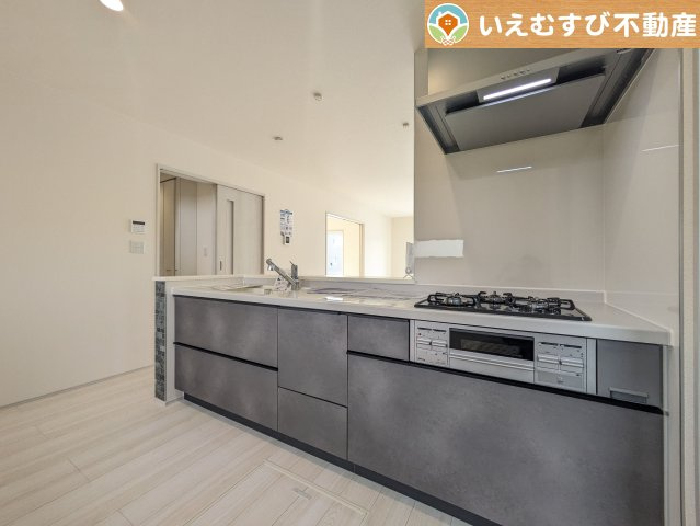 Livele Garden.S　大泉第16寄木戸のキッチン|機能性収納性に溢れるキッチン
収納もたっぷり付いていてすっきり片付く！毎日楽しくお料理が出来そうです！