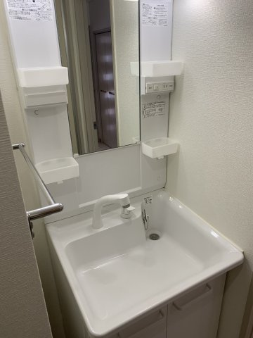 OKA栄ハイツの独立洗面台