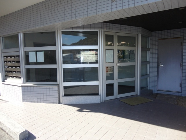OKA栄ハイツのエントランス