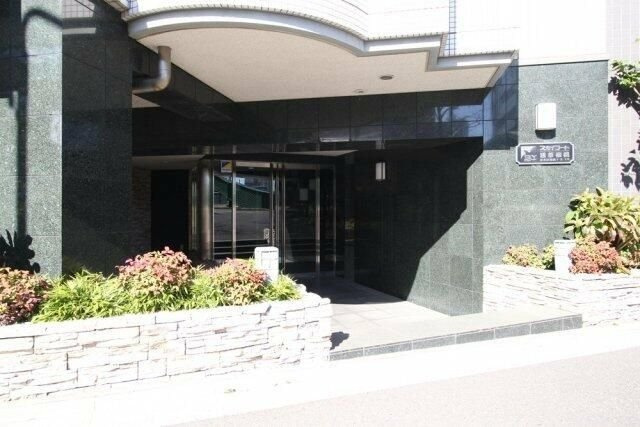スカイコート浅草柳橋のエントランス
