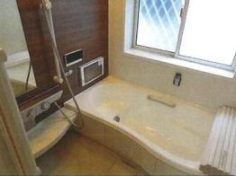 【浴室】 | 海老名市上郷1丁目 中古戸建 | 浴室　南西側に窓